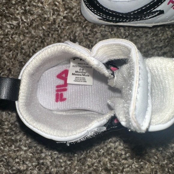 Fila Baby Sneakers - Picture 4 of 4